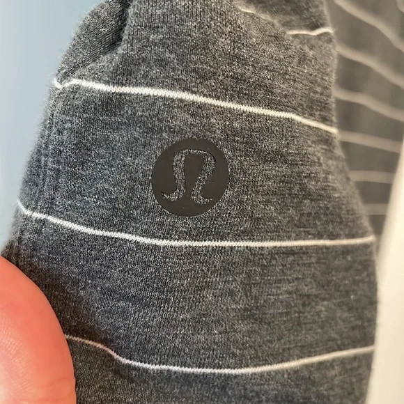 Lululemon Wrap/tie front Stripped Cropped Short sleeve shirt - Picture 3 of 3